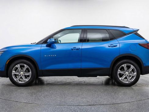 Used 2025 Chevrolet Blazer LT FWD image 4