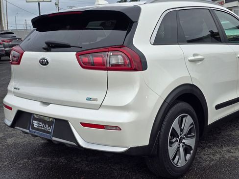 Used 2019 Kia Niro EX image 9