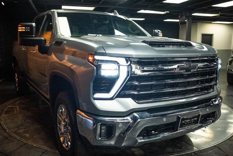 Used 2025 Chevrolet Silverado 2500 LTZ w/ LTZ Convenience Package AWD/4WD image 5