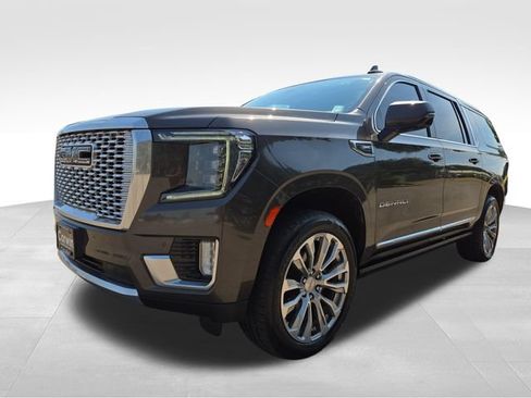 Used 2021 GMC Yukon XL Denali w/ Denali Ultimate Package AWD/4WD image 5
