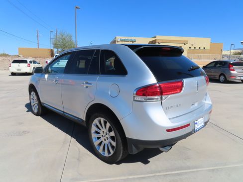 Used 2013 Lincoln MKX FWD image 7