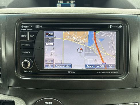 Used 2014 Toyota Sienna XLE image 19