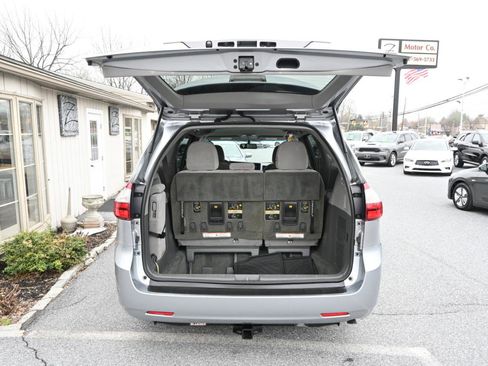 Used 2017 Toyota Sienna LE image 18