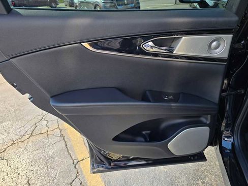 Used 2022 Lincoln Nautilus Reserve w/ Equipment Group 202A image 15