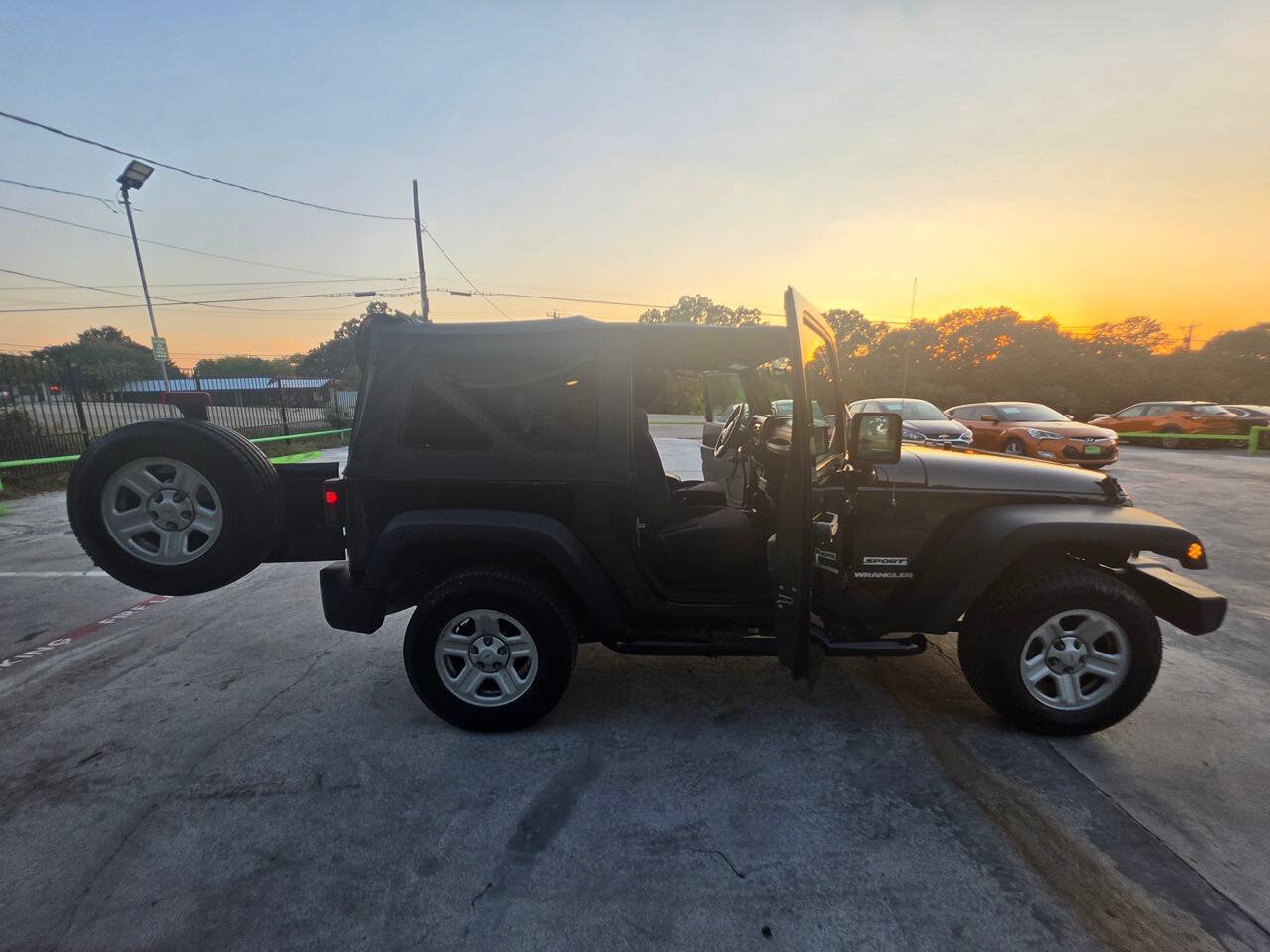 Used 2013 Jeep Wrangler Sport AWD/4WD image 43