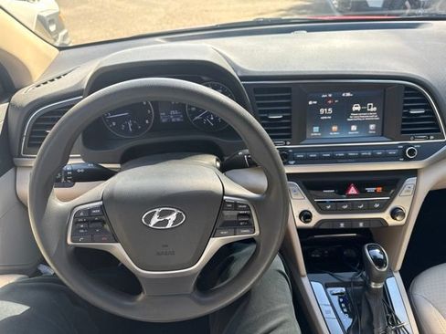Used 2017 Hyundai Elantra SE FWD image 31