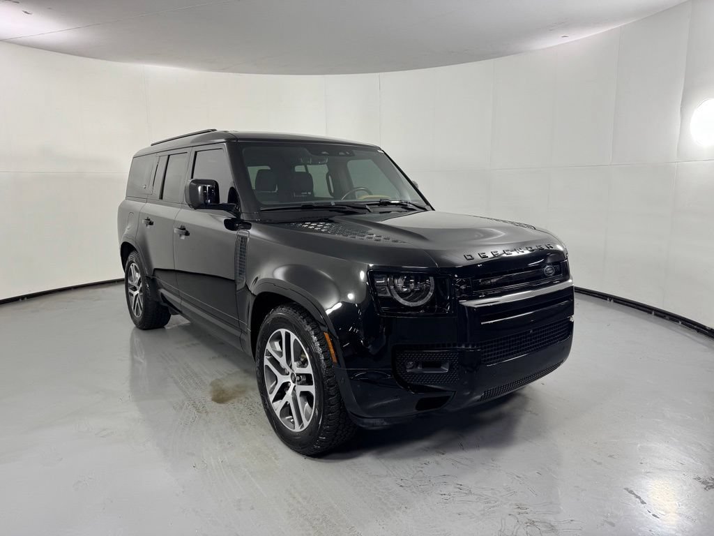 Used 2024 Land Rover Defender 130 X-Dynamic SE AWD/4WD image 4