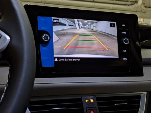 New 2025 Volkswagen Taos SE image 17