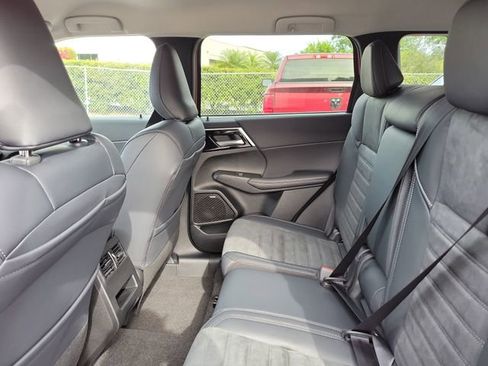New 2026 Mitsubishi Outlander SE image 14