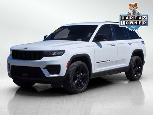 Used 2023 Jeep Grand Cherokee Altitude RWD image 8