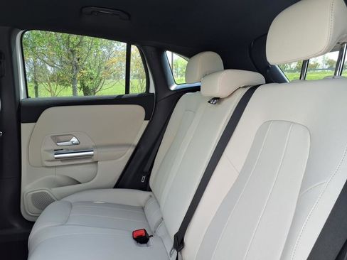 Used 2025 Mercedes-Benz GLA 250 image 19