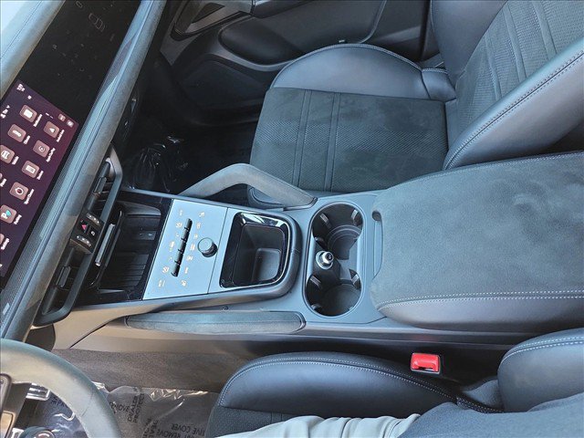 Used 2025 Porsche Cayenne Turbo GT AWD/4WD image 25