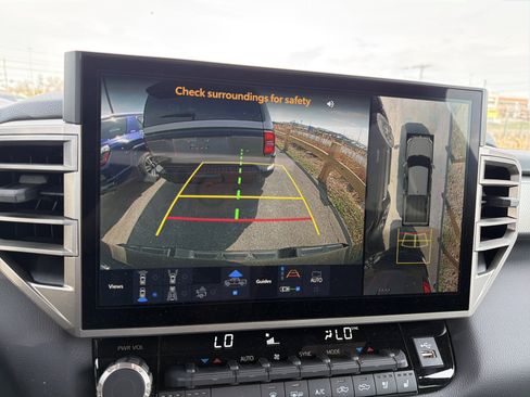 Used 2025 Toyota Tundra Limited AWD/4WD image 23