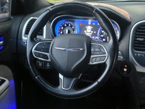 Used 2018 Chrysler 300 Touring w/ Chrome Appearance Package RWD image 21