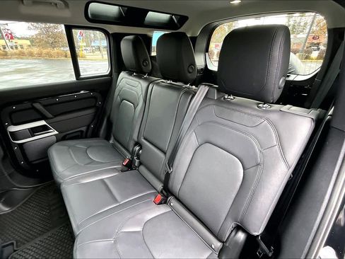 Used 2024 Land Rover Defender 110 S image 21