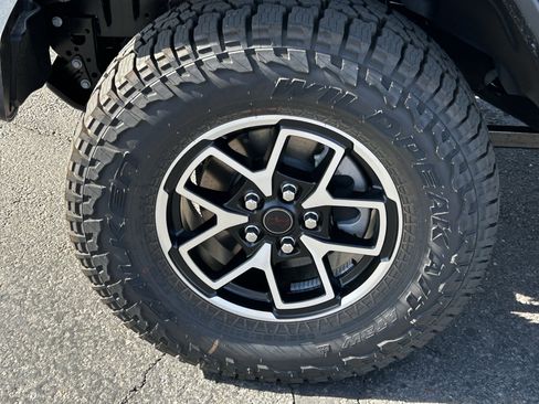 New 2025 Jeep Gladiator Rubicon w/ Convenience Group image 6