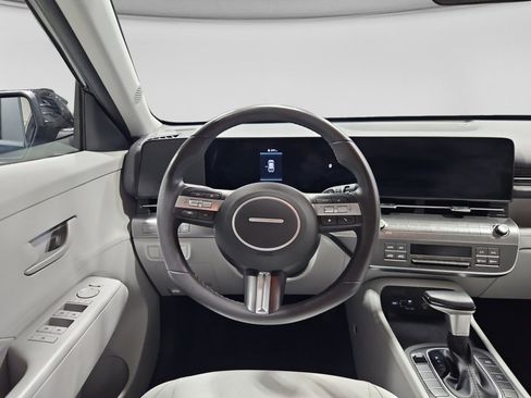 Used 2025 Hyundai Kona SEL FWD image 6