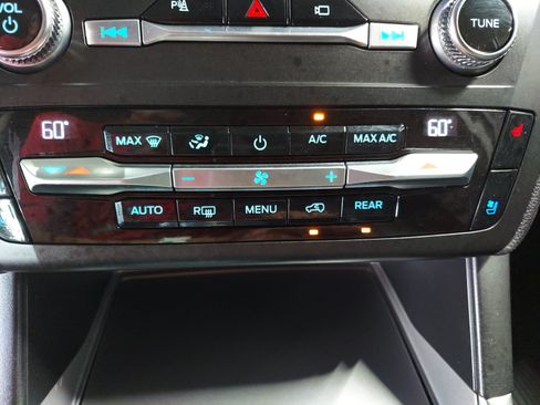Used 2020 Ford Explorer Limited RWD image 18