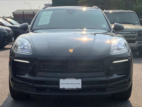 Used 2024 Porsche Macan AWD/4WD image 3