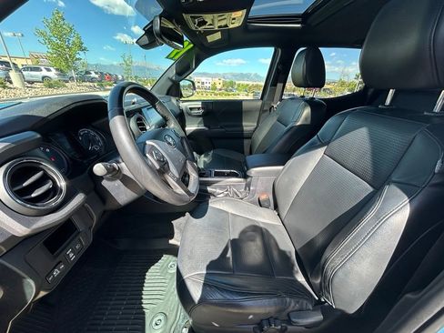 Used 2019 Toyota Tacoma TRD Off-Road w/ TRD Premium Off Road Package AWD/4WD image 13