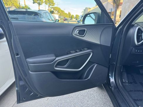 Used 2025 Kia Soul LX w/ LX Technology Package image 18