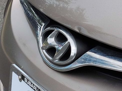 Used 2015 Hyundai Elantra SE FWD image 12