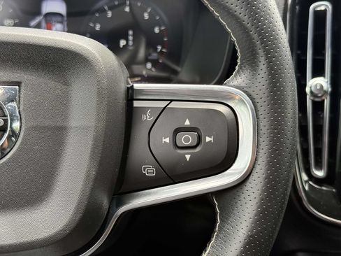 Used 2021 Volvo XC40 T5 R-Design w/ Advanced Package AWD/4WD image 31