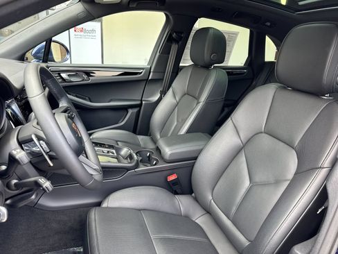 Certified 2026 Porsche Macan AWD/4WD image 5