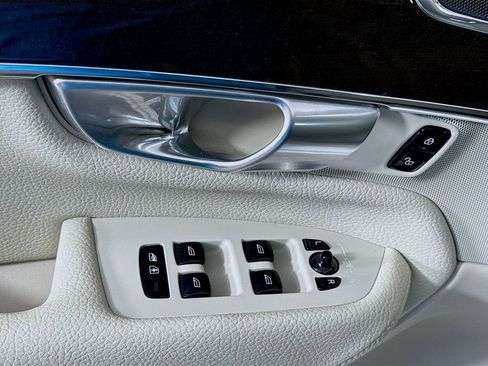 Used 2018 Volvo XC90 T6 Momentum w/ Convenience Package image 18