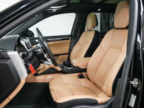 Used 2016 Porsche Cayenne AWD/4WD image 5