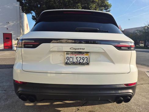 Used 2022 Porsche Cayenne Platinum Edition image 3