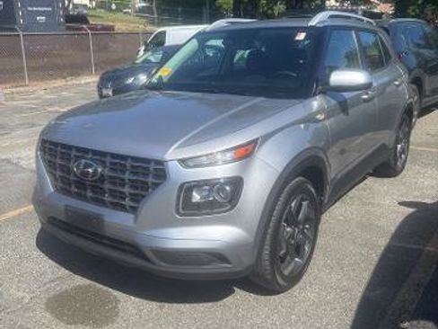 Used 2023 Hyundai Venue SEL FWD image 1
