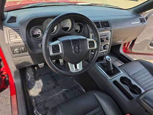 Used 2012 Dodge Challenger R/T image 15