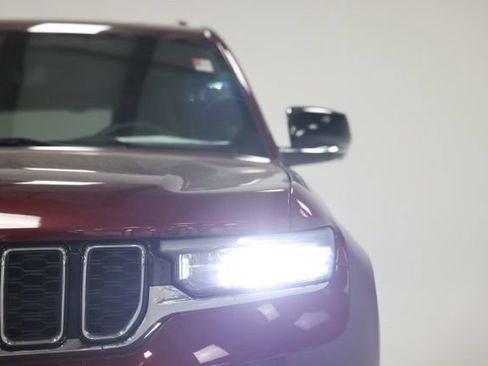 Used 2024 Jeep Grand Cherokee L Limited w/ Luxury Tech Group II AWD/4WD image 3
