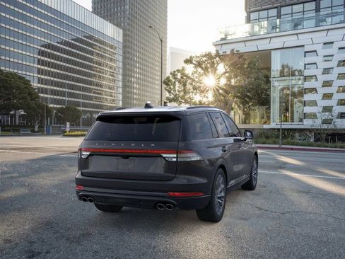 New 2026 Lincoln Aviator AWD w/ Jet Appearance Package image 8