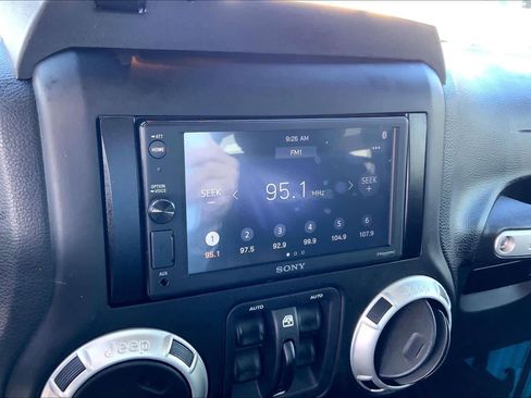 Certified 2017 Jeep Wrangler Unlimited Sahara w/ Dual Top Group image 23