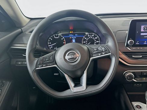 Used 2024 Nissan Altima 2.5 SV image 17