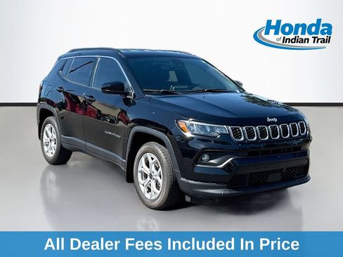 Used 2025 Jeep Compass Latitude AWD/4WD image 1