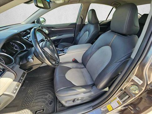 Used 2020 Toyota Camry XLE FWD image 14