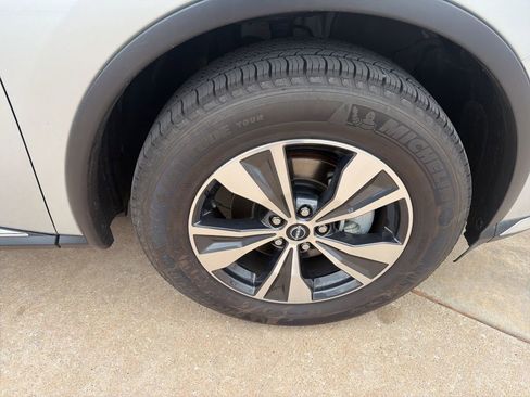 Used 2023 Nissan Murano SV image 25