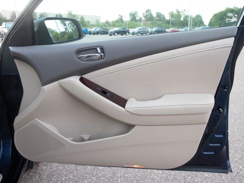 Used 2011 Nissan Altima 2.5 SL w/ 2.5SL Pkg FWD image 9