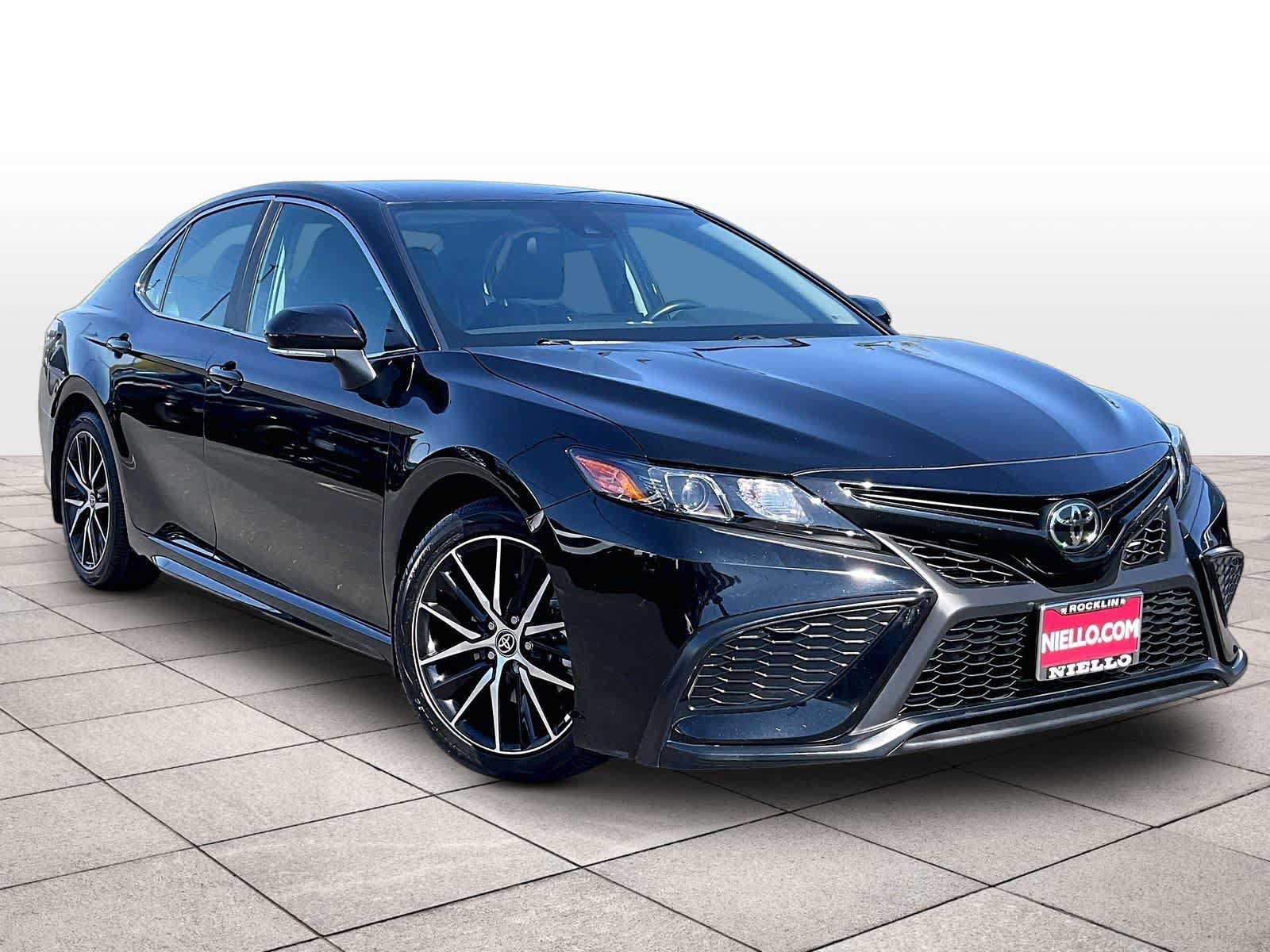 Used 2024 Toyota Camry SE FWD image 2