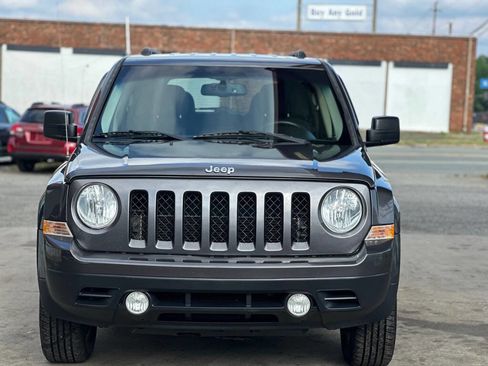 Used 2016 Jeep Patriot Latitude FWD image 2