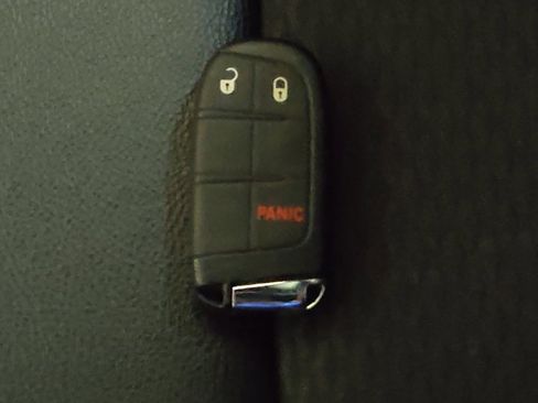 Used 2024 Jeep Compass Latitude image 32