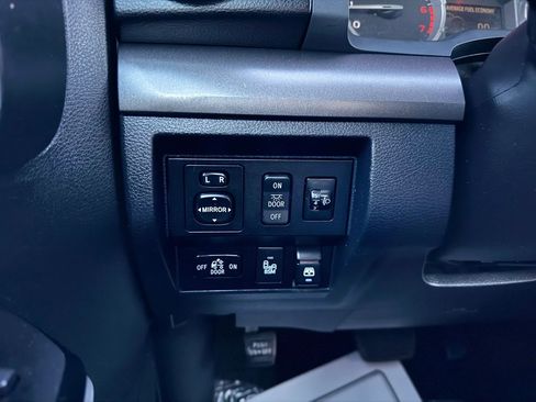 Used 2017 Toyota Tundra SR5 w/ SR5 Upgrade Package AWD/4WD image 17