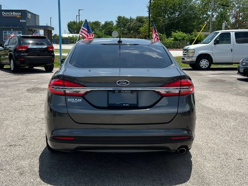 Used 2018 Ford Fusion SE w/ Fusion SE Technology Package FWD image 7