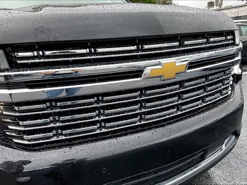 Used 2024 Chevrolet Suburban Premier AWD/4WD image 32