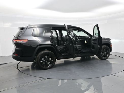 New 2025 Jeep Grand Cherokee L Altitude image 40