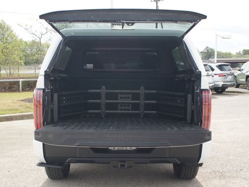 Used 2025 Toyota Tundra Limited AWD/4WD image 17