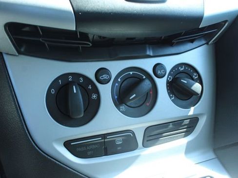 Used 2014 Ford Focus SE image 18